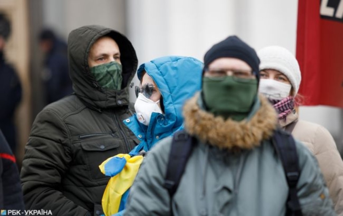 Украинцы больше боятся заразиться коронавирусом, чем потерять работу