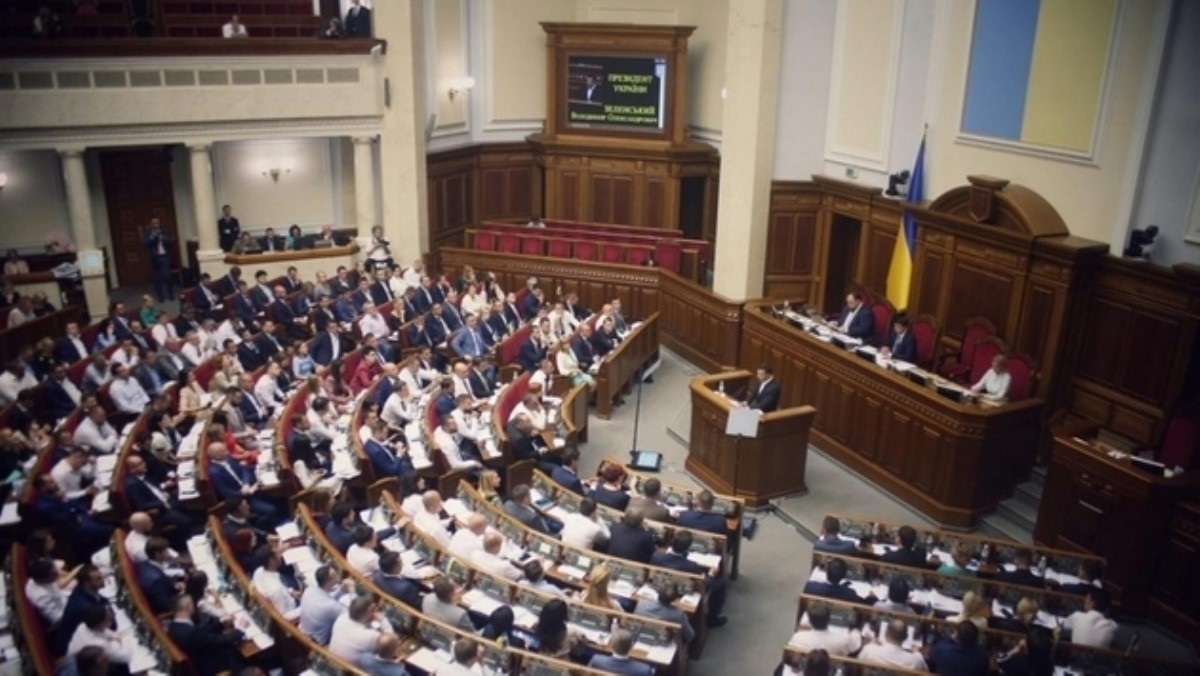 Проблемные "Слуги народа": как проголосованный закон рушит партию Зеленского