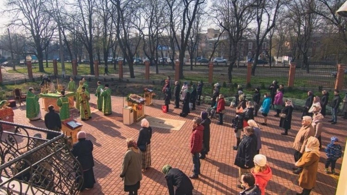 Правительство запретило украинцам праздновать Пасху в храмах