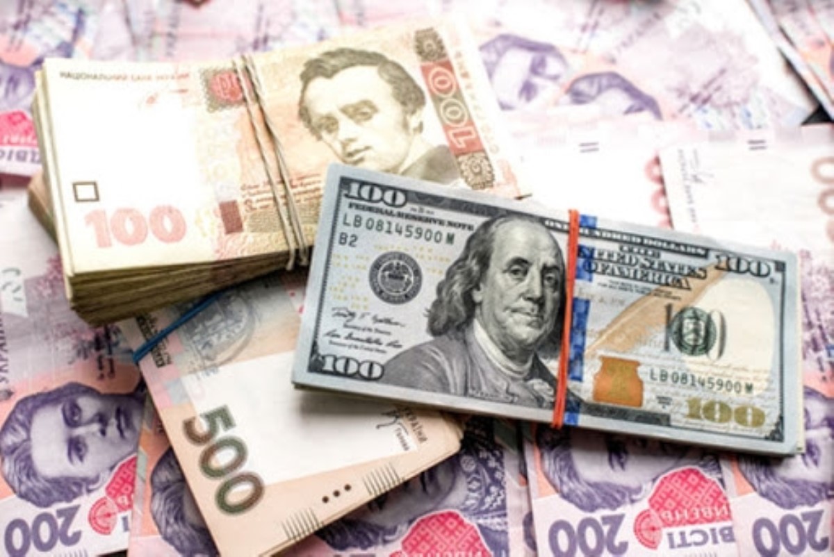 НБУ изменил стоимость гривны по отношению к доллару и евро