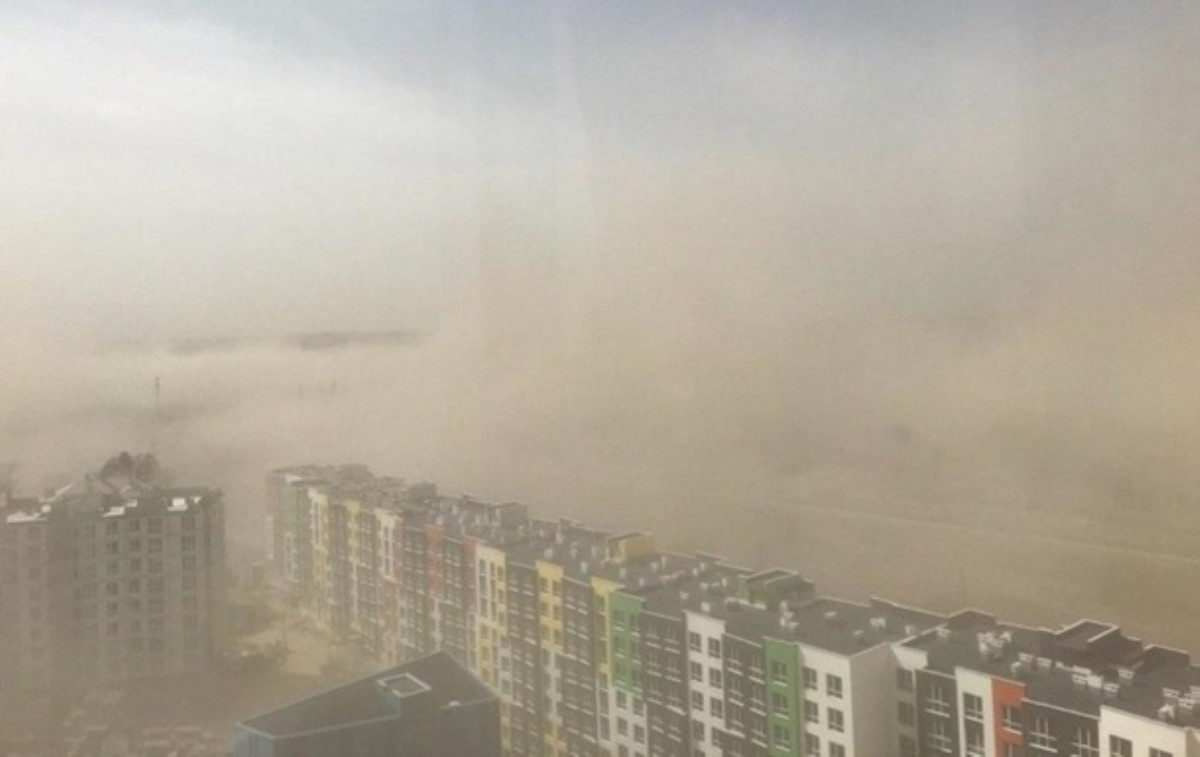 Экологи объяснили происхождение пылевой бури в Киеве
