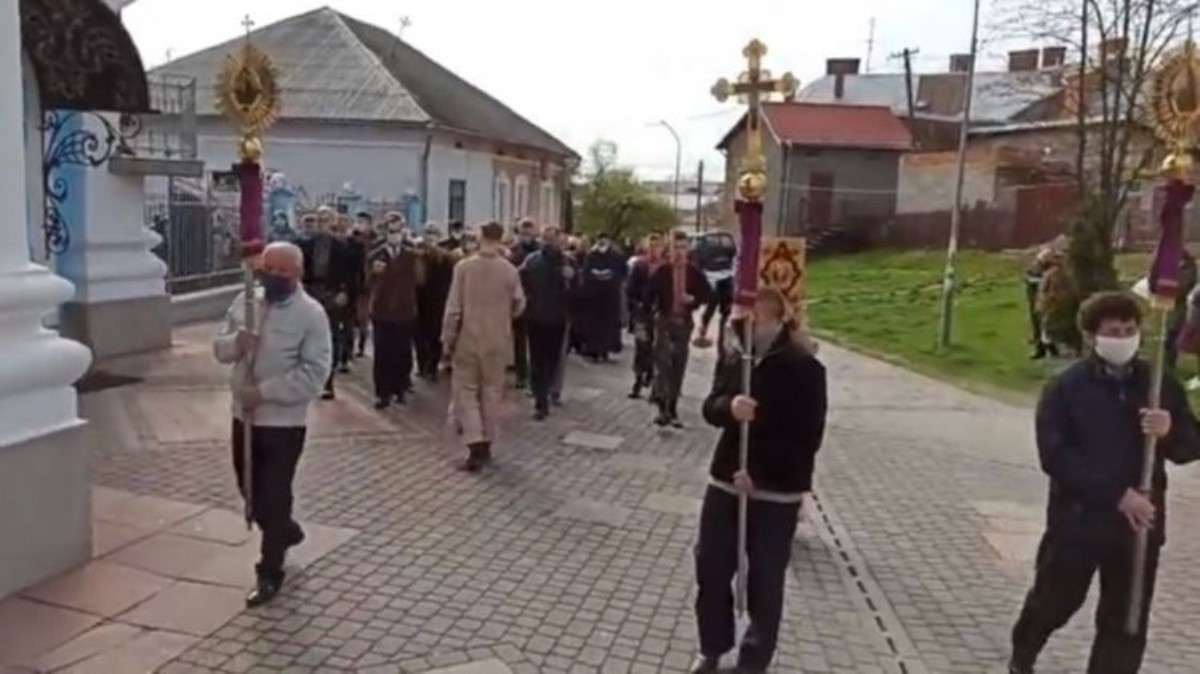Под Львовом священник УГКЦ устроил крестный ход несмотря на карантин