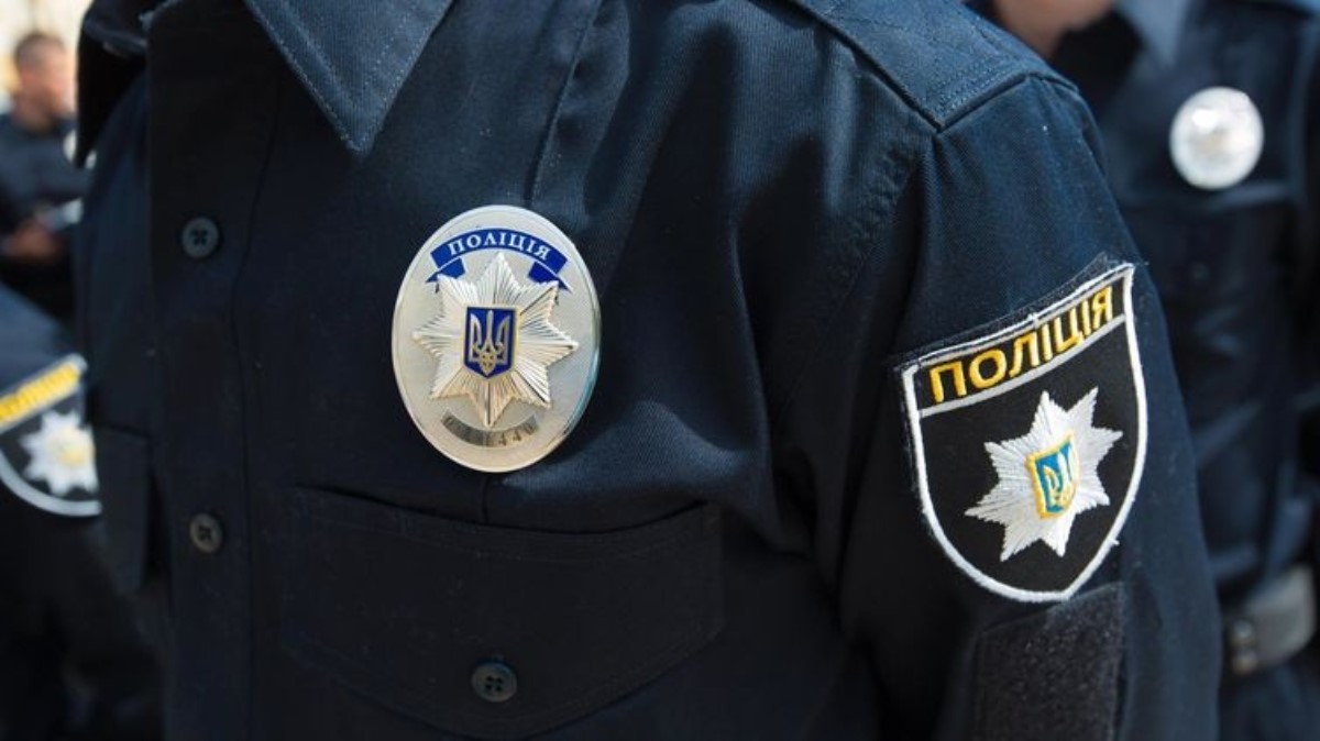 Хулиган избил сразу двух полицейских в центре Киева