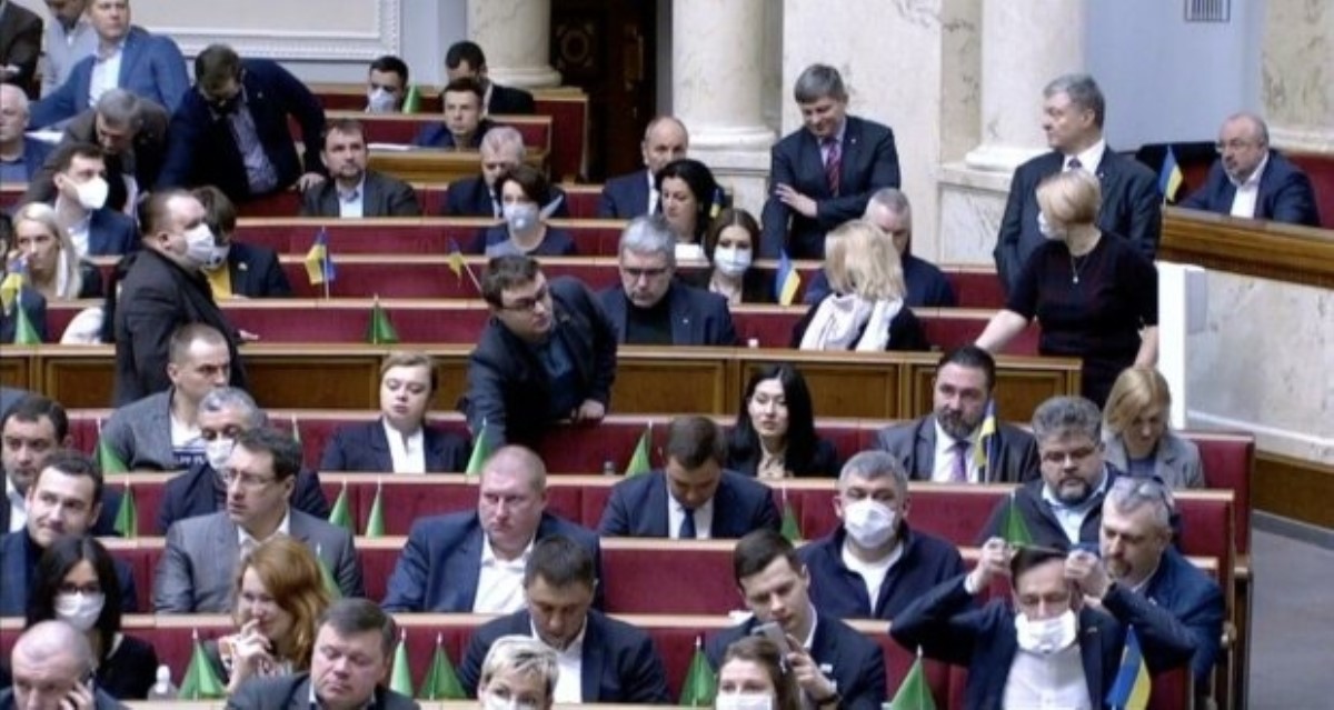 И «соросята», и «октябрята» вместе: у "Слуг народа" и Саакашвили проблемы