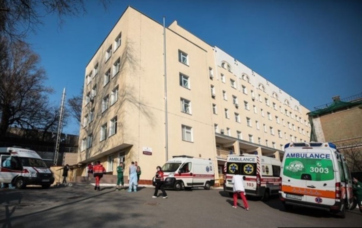 В столичных больницах готовят дополнительные места для зараженных COVID-19