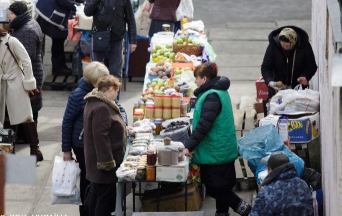Несмотря на карантин: в Черновцах возобновилась работа продуктовых рынков
