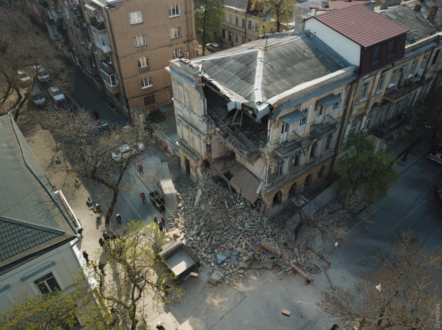 Появилось видео обрушения дома в Одессе