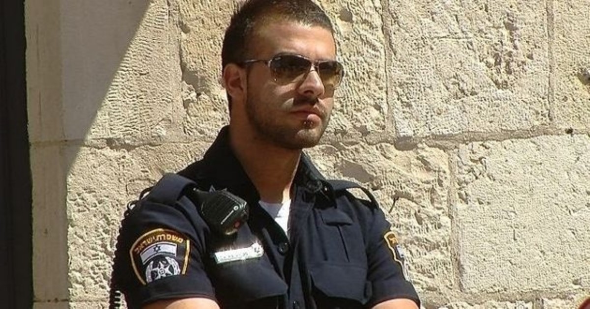 Израильский полицейский утихомирил русскоязычного хама