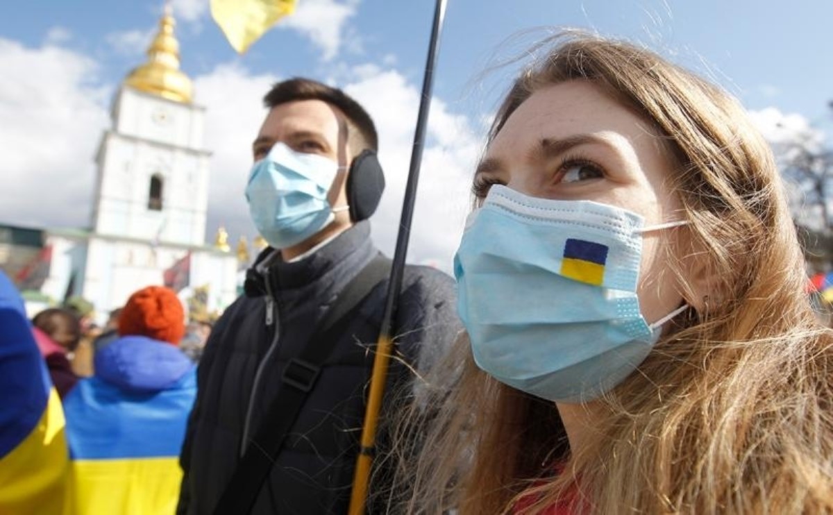 Количество украинцев, которым денег хватает только на еду, увеличилось