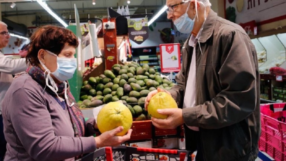 В Украине начали закрывать вновь открывшиеся продуктовые рынки