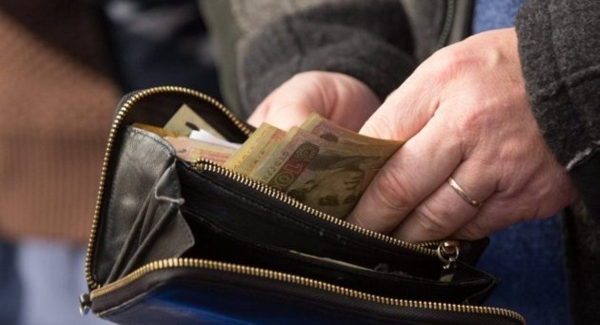 Украинцам массово пересчитают зарплаты: кому с 1 июля светит прибавка в 50%