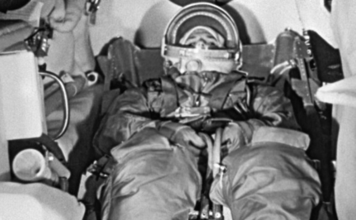 Почему Юрий Гагарин улетел в космос вверх ногами