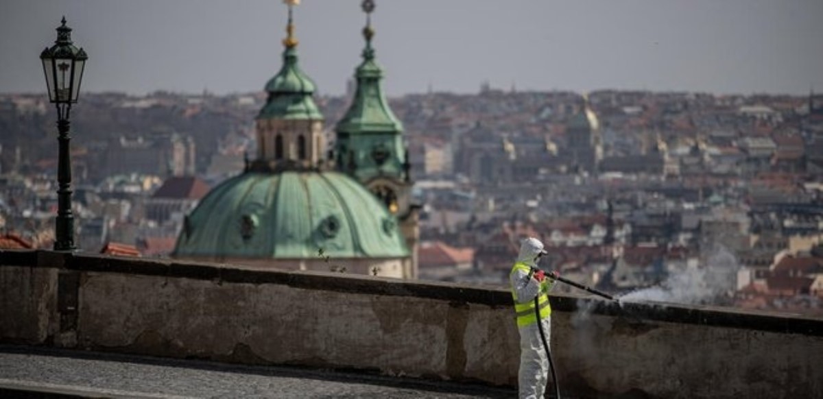 Чехия отменяет обязательный масочный режим на улице