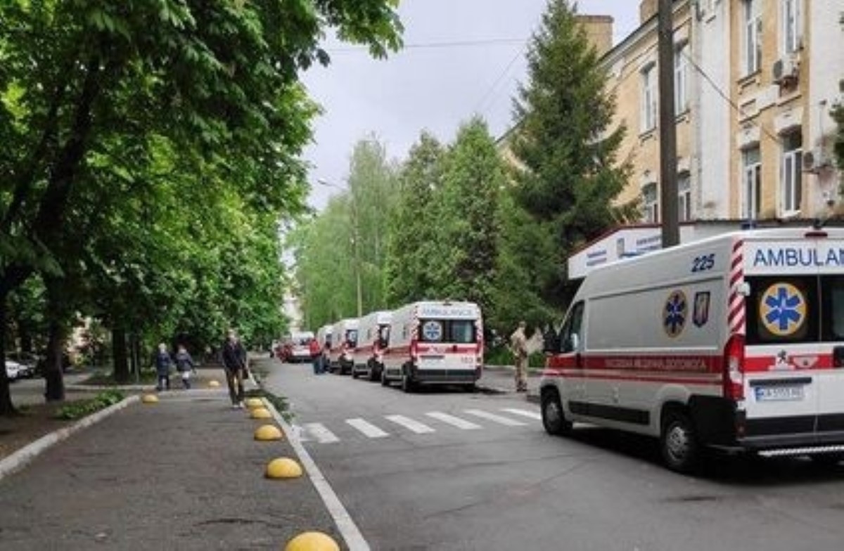 В киевский госпиталь с Донбасса привезли много бойцов: нужна помощь
