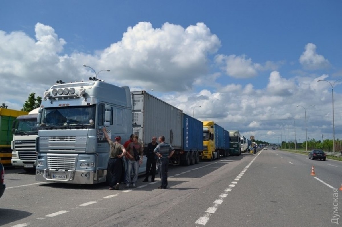 Въезд грузовиков в Киев ограничат