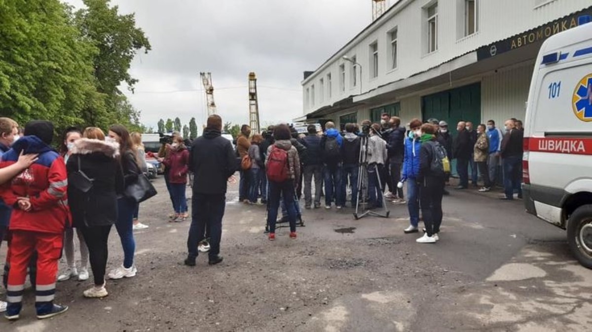 В Харькове врачи "скорой помощи" вышли на протест. Видео