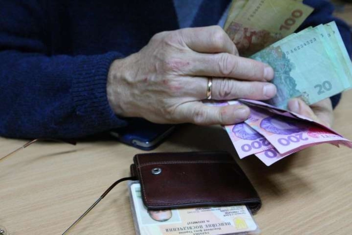 Пенсионерам старше 75 лет ежемесячно будут доплачивать 500 грн