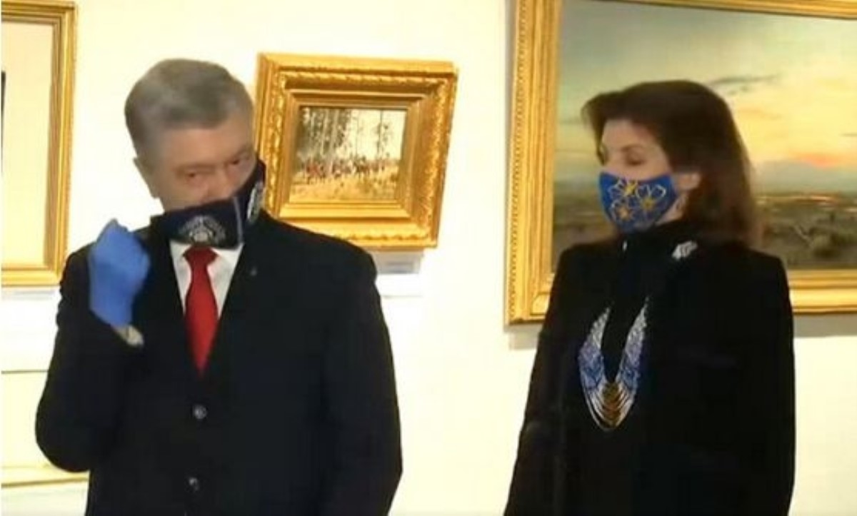 "Нервничал, наверное": Порошенко снял маску и показал украинцам новую внешность