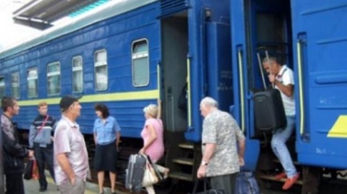 Запрещены чай и передвижения: украинцев напугали новыми правилами работы поездов