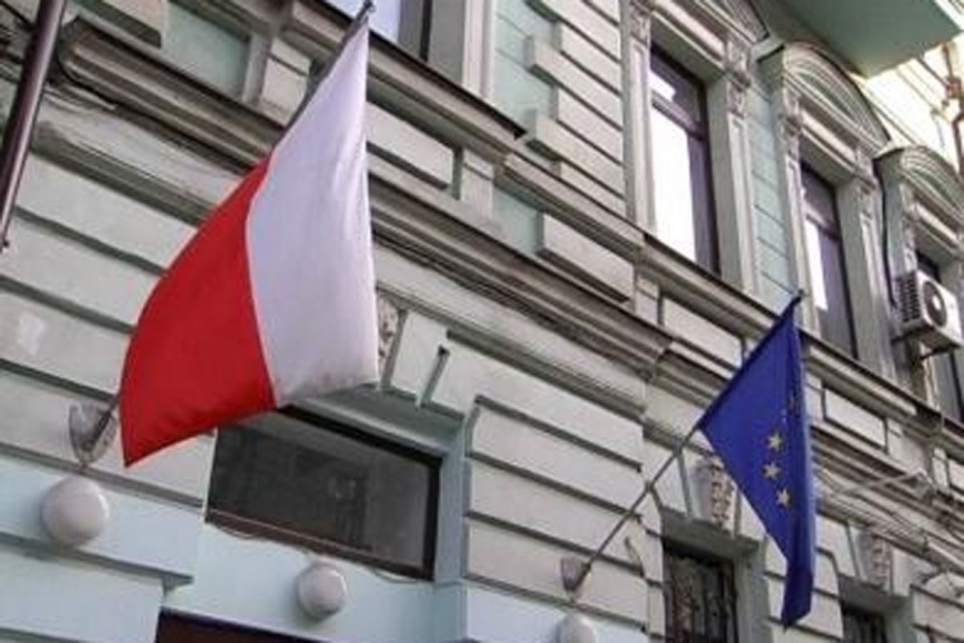 В Украине возобновляют работу польские консульства