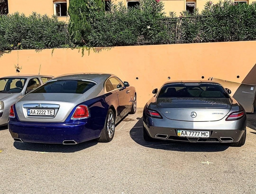 Элитные автомобили из Украины замечены на парковке в Монако