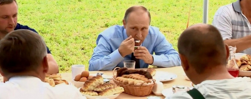 Как кормят Путина: что с продуктами делают врач и охрана