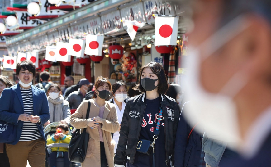 Всем японцам выплатят почти по $1000 из-за коронавируса