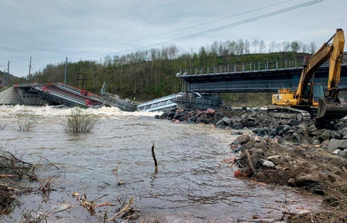 Мурманск отрезан от России: река смыла единственный  железнодорожный мост