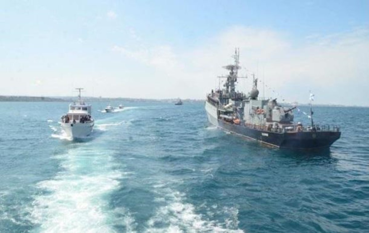 Черное море заполонили российские военные корабли