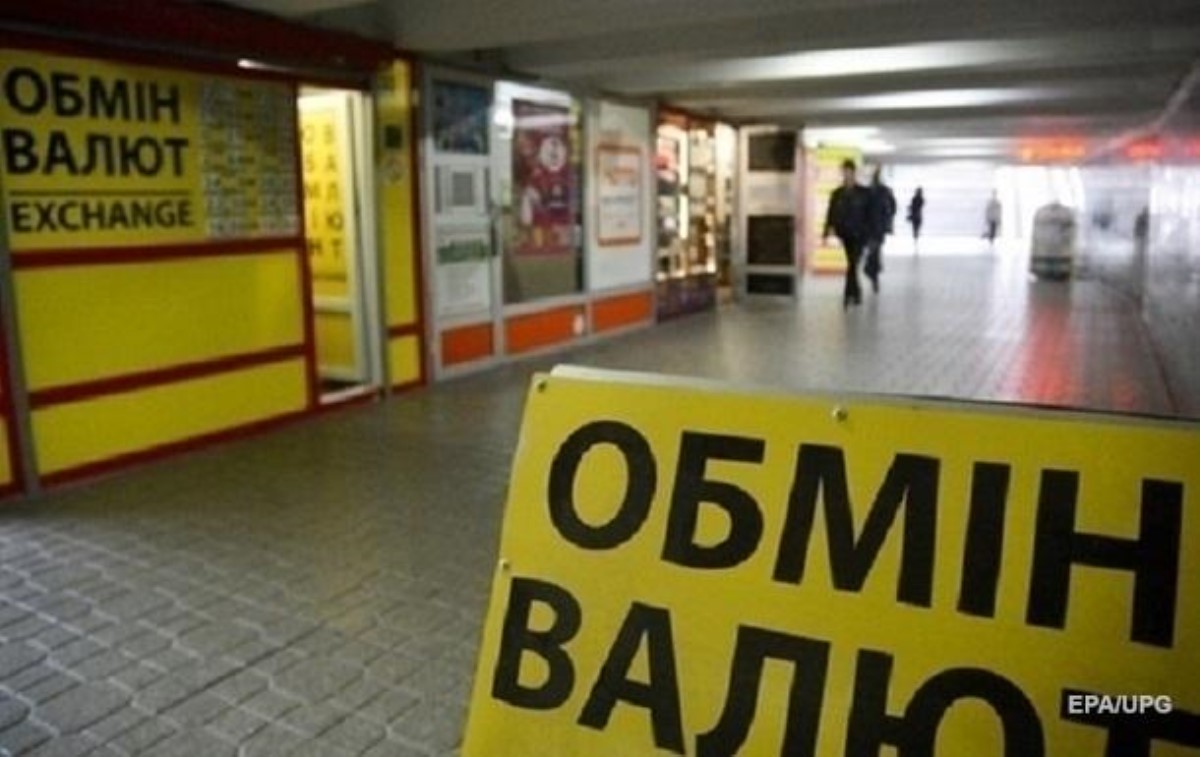 В мае украинцы сократили продажу валюты