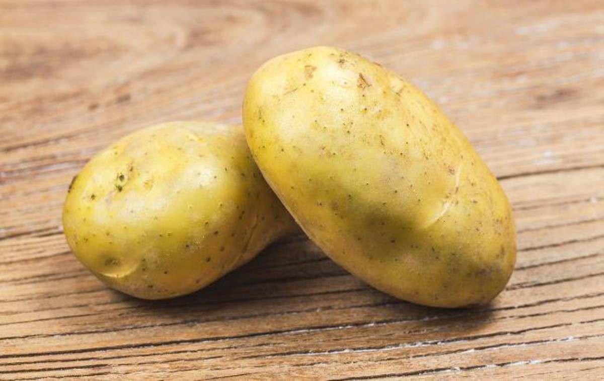 Магазины заполонил "технический картофель": можно ли его кушать