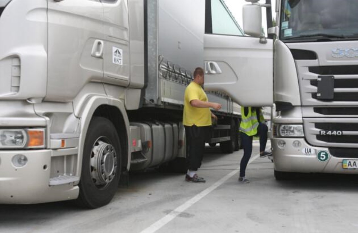 Платный проезд грузовиков по украинским дорогам: сколько будет стоить поездка