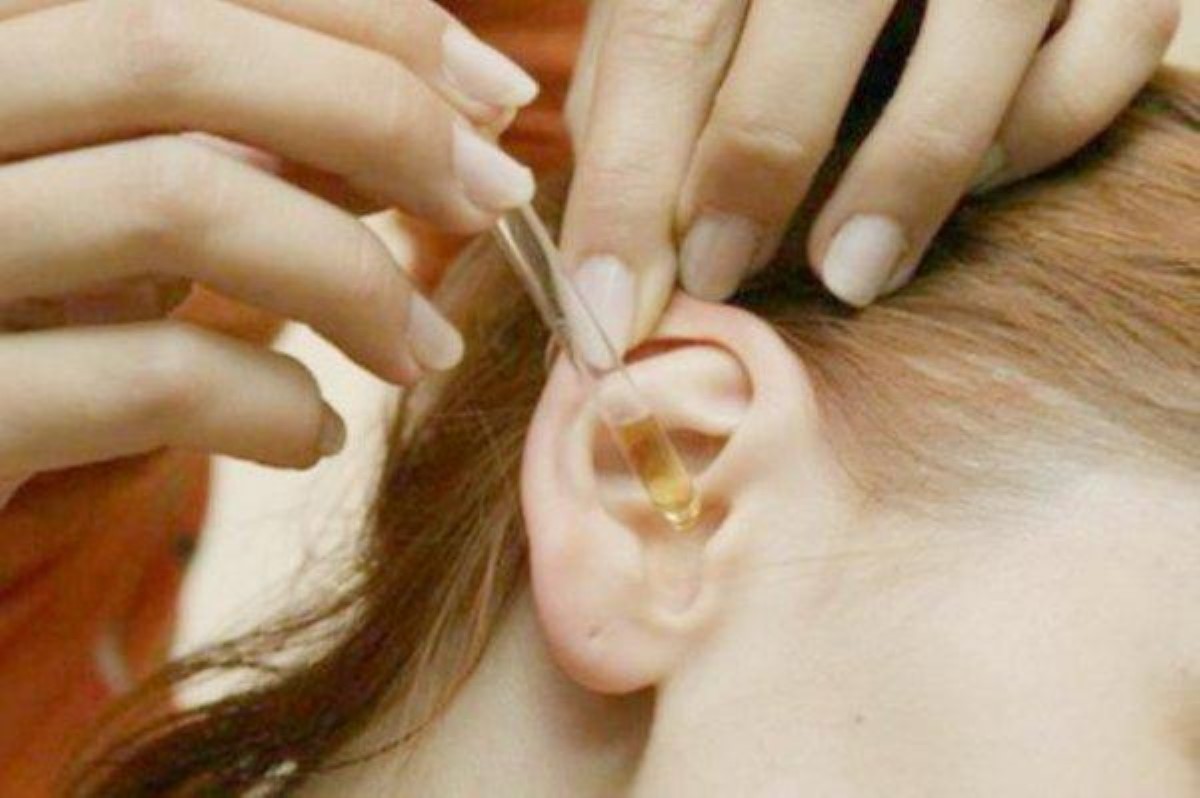 Вынимаем серные пробки из ушей: самый безопасный рецепт