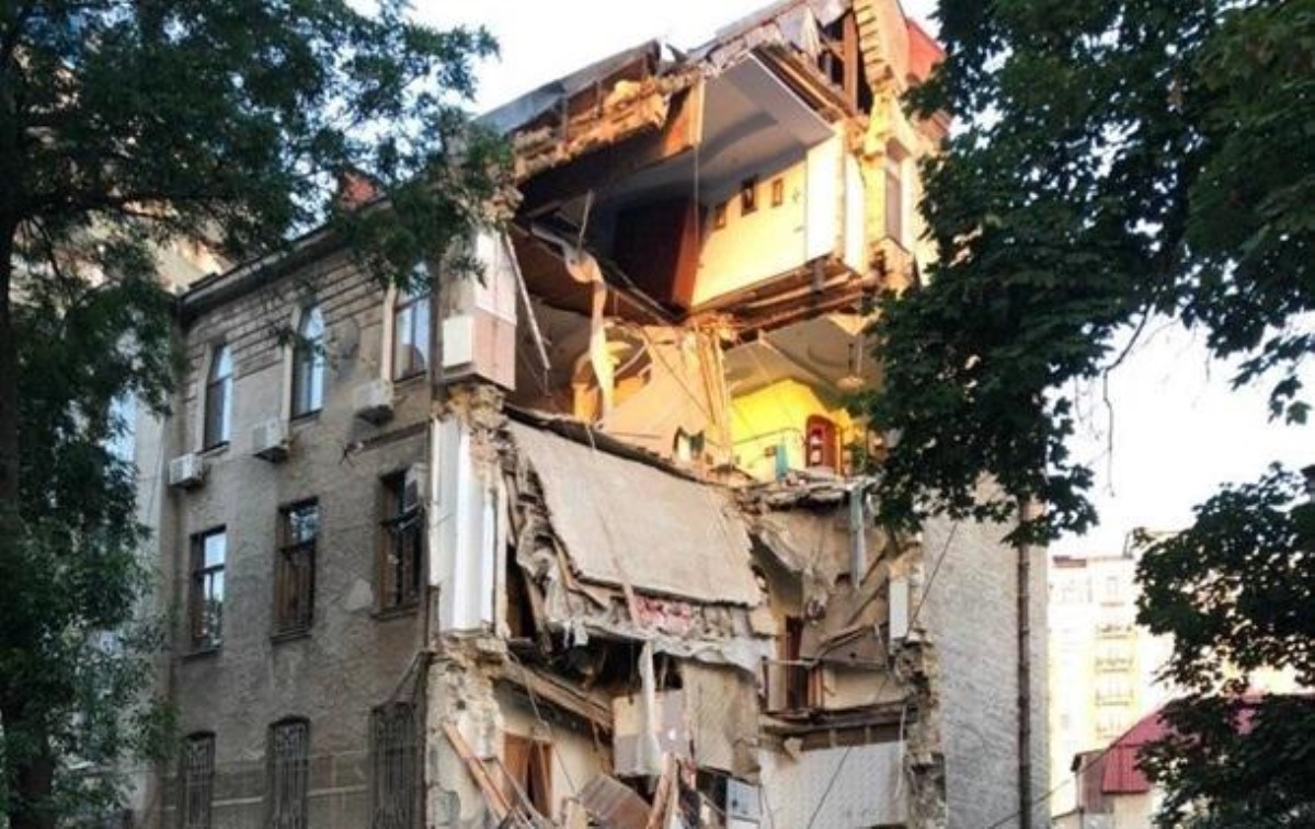 В Одессе рухнул очередной жилой дом
