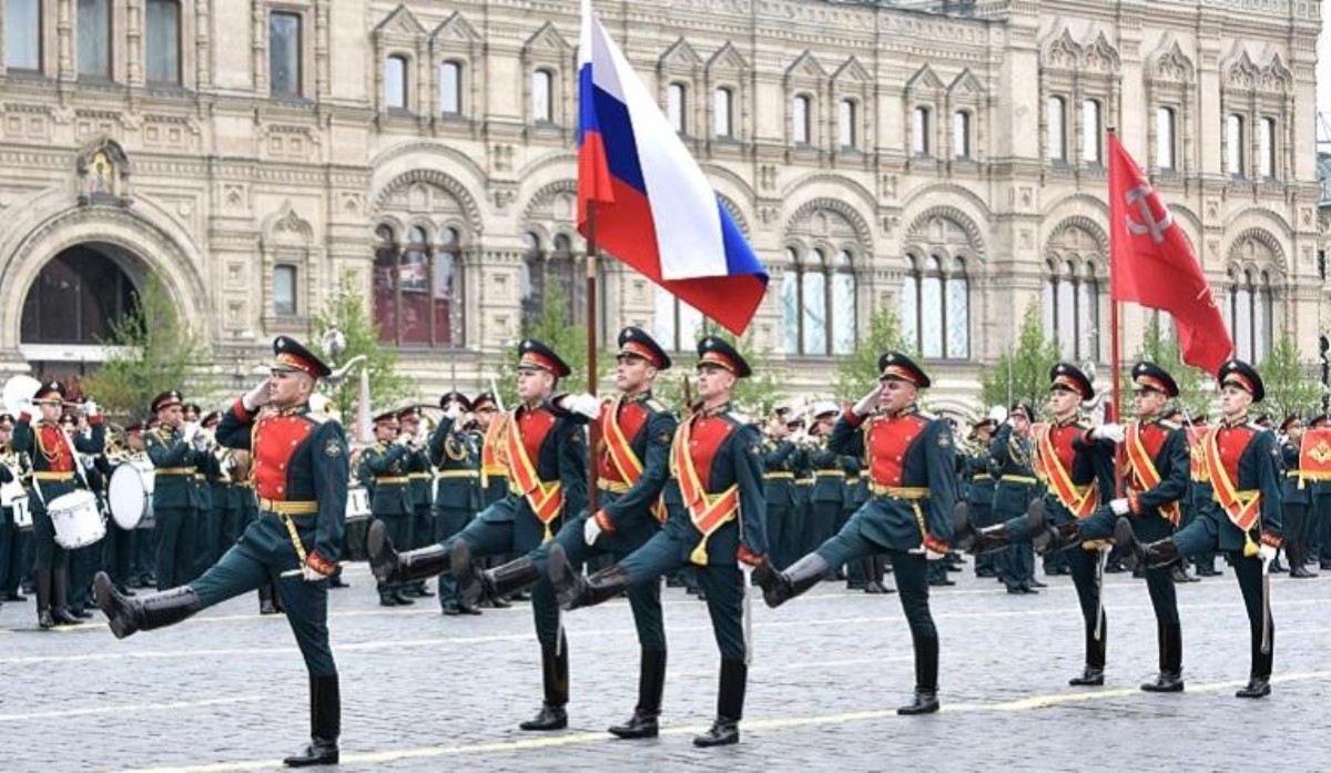 Песков озвучил причину, почему Зеленского не пригласили на парад в Москву