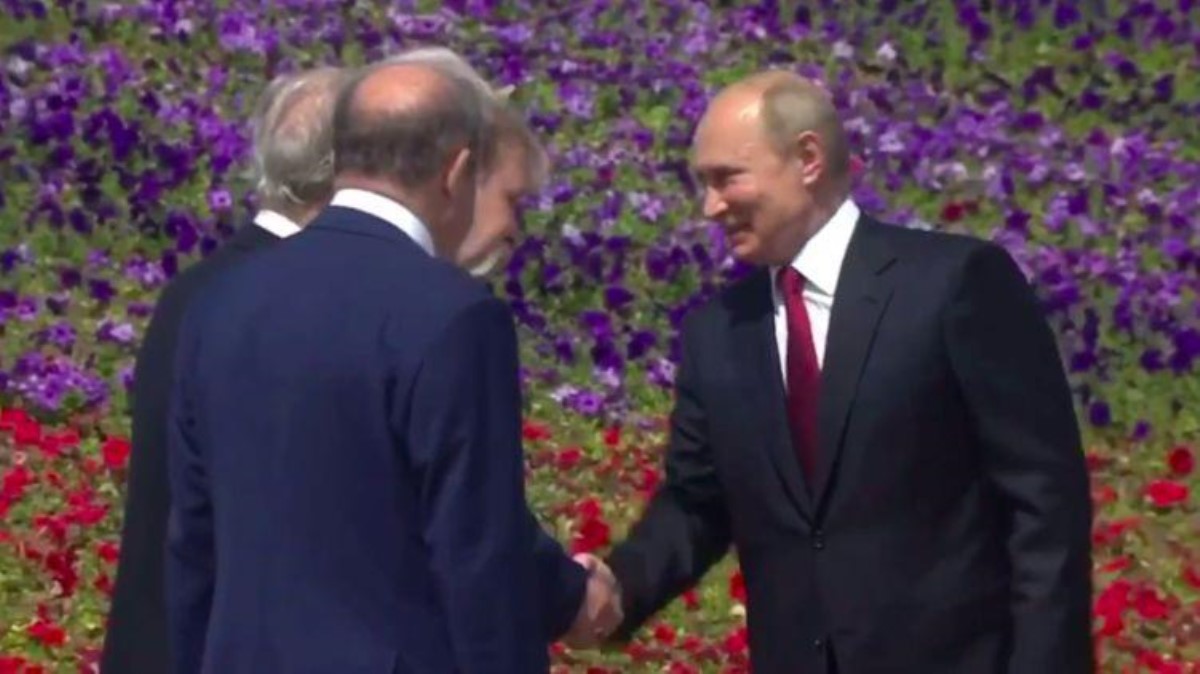 Коронавирус больше не страшен: Путин впервые за месяц вышел из убежища