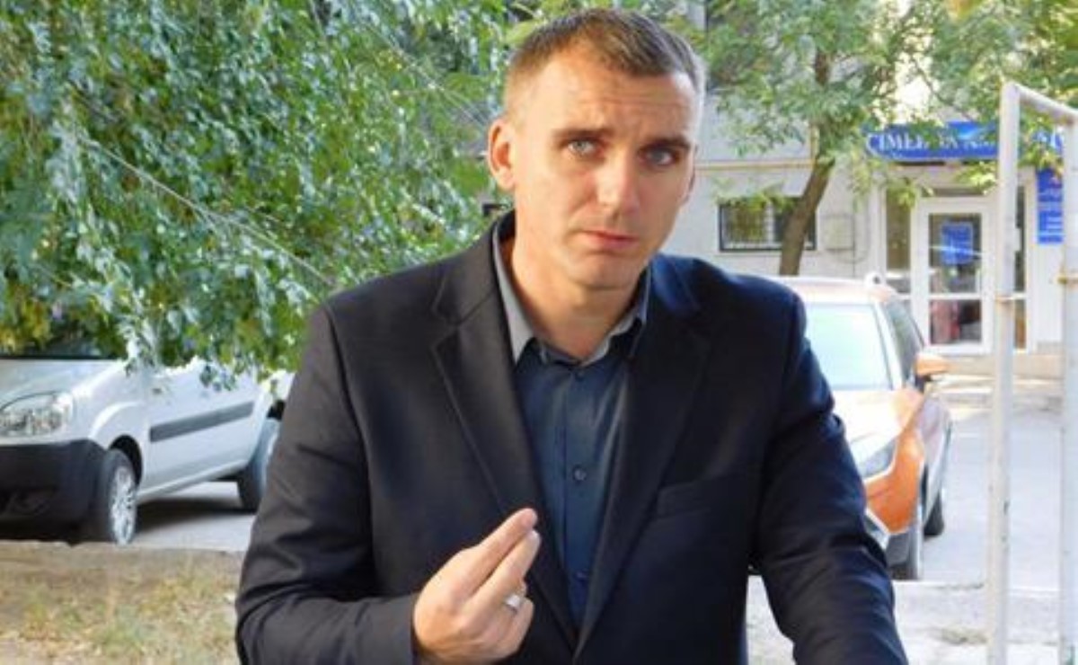 Мэр Николаева не сдержался и продемонстрировал депутатам неприличный жест