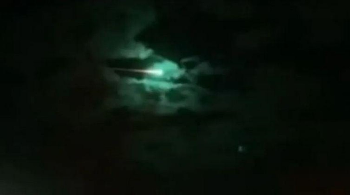 Огненно-зеленый шар напугал Австралию: очевидцы засняли небесную аномалию