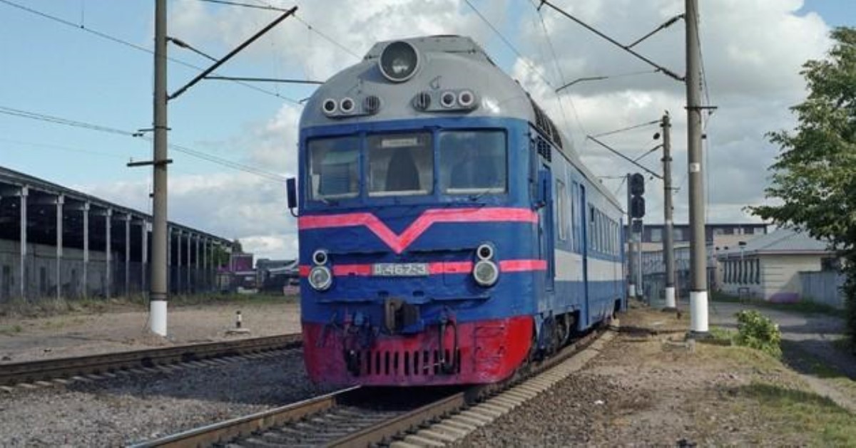 Укрзализныця предлагает добраться автомобилем на поезде