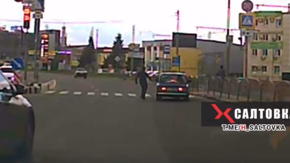 В Харькове мужчина спас водителя, который внезапно потерял сознание