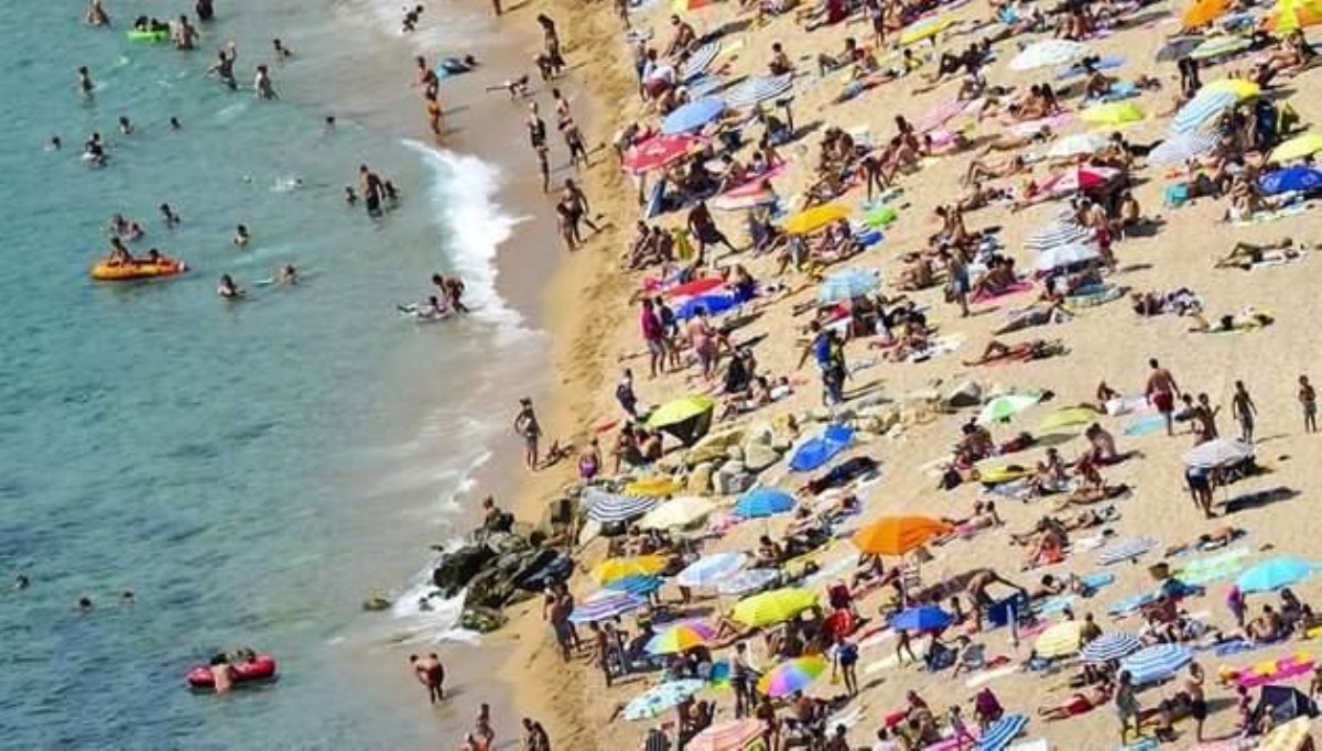 Маски на пляжах: в Минздраве рассказали, когда можно отказаться от защиты