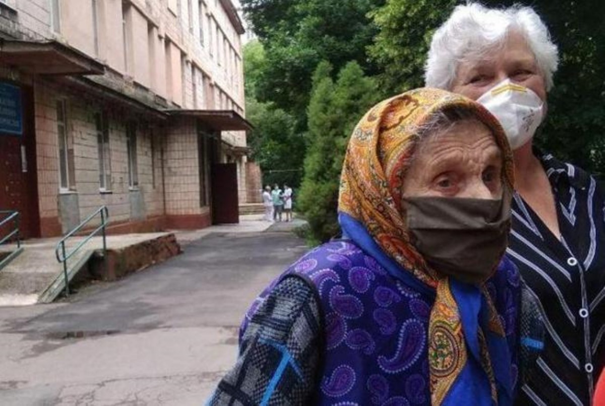 В Ровно от коронавируса вылечилась 92-летняя старушка