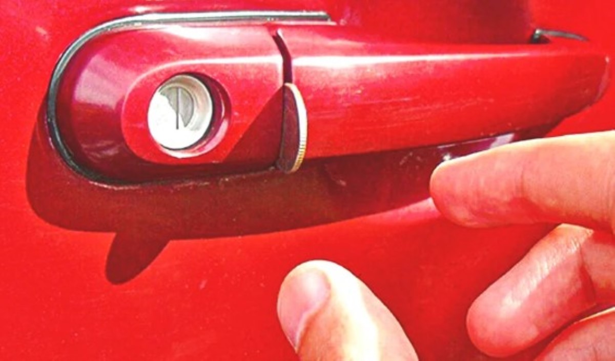 Монета в ручке двери машины: о чем надо знать