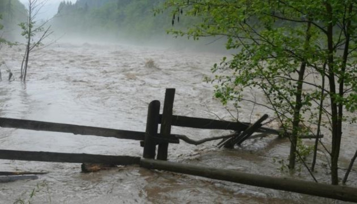 Вода поднимется на 10 метров: население Буковины призвали готовиться к эвакуации