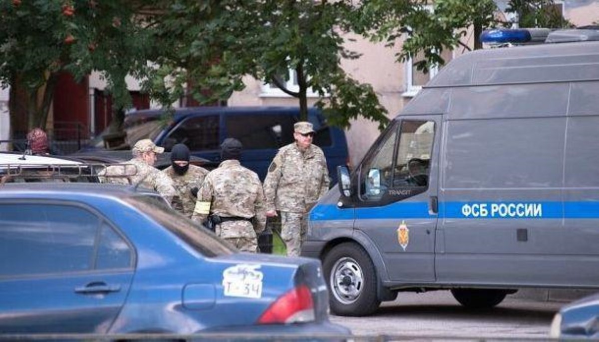 На путинском параде готовилась провокация: побиты стекла, задержан солдат-срочник