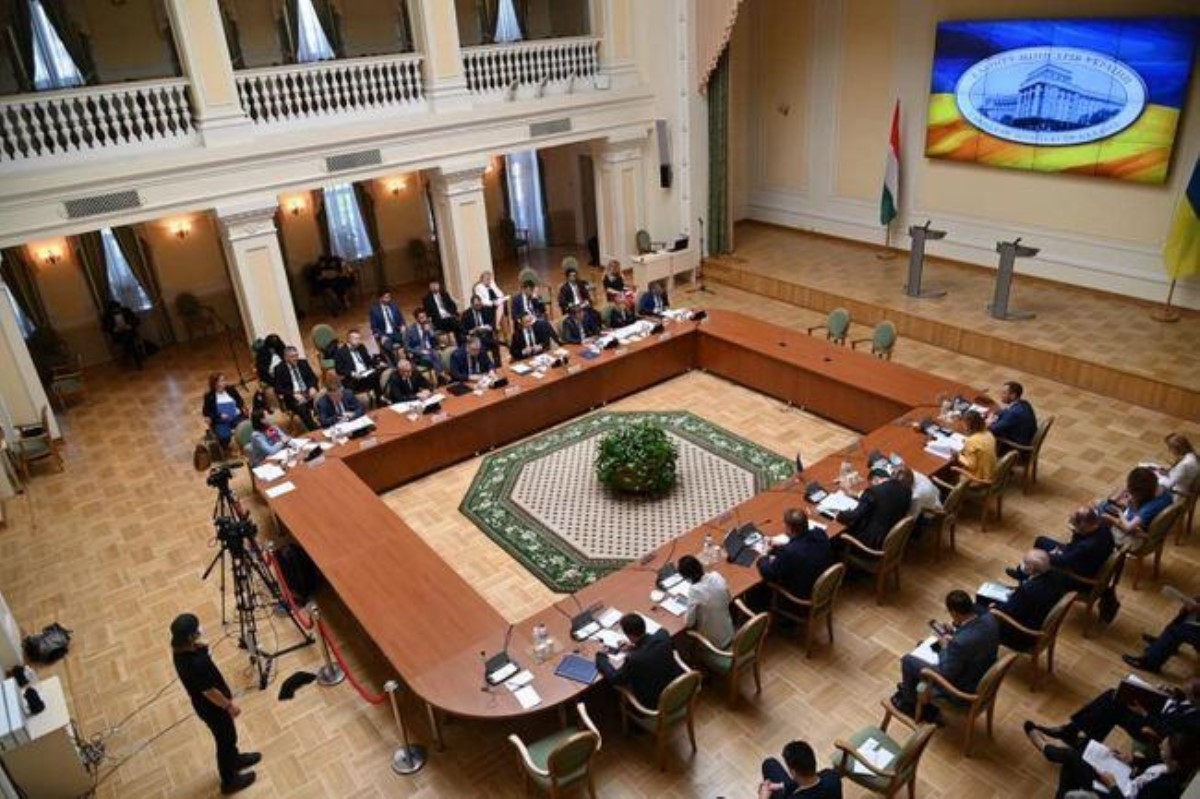 Обсуждают сотрудничество стран: делегация Венгрии прибыла в Украину