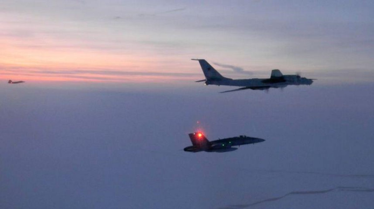 Военные самолеты РФ подбирались к Аляске, но пришлось повернуть