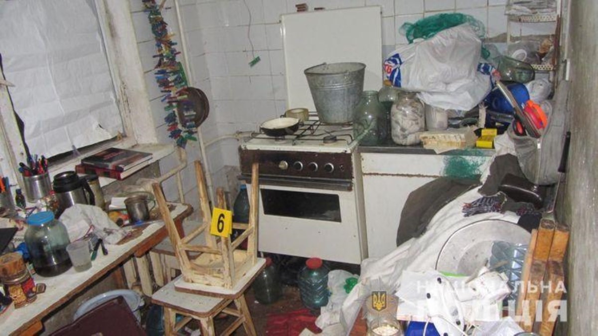 В харьковской квартире сын неделю прятал тела умерших родителей