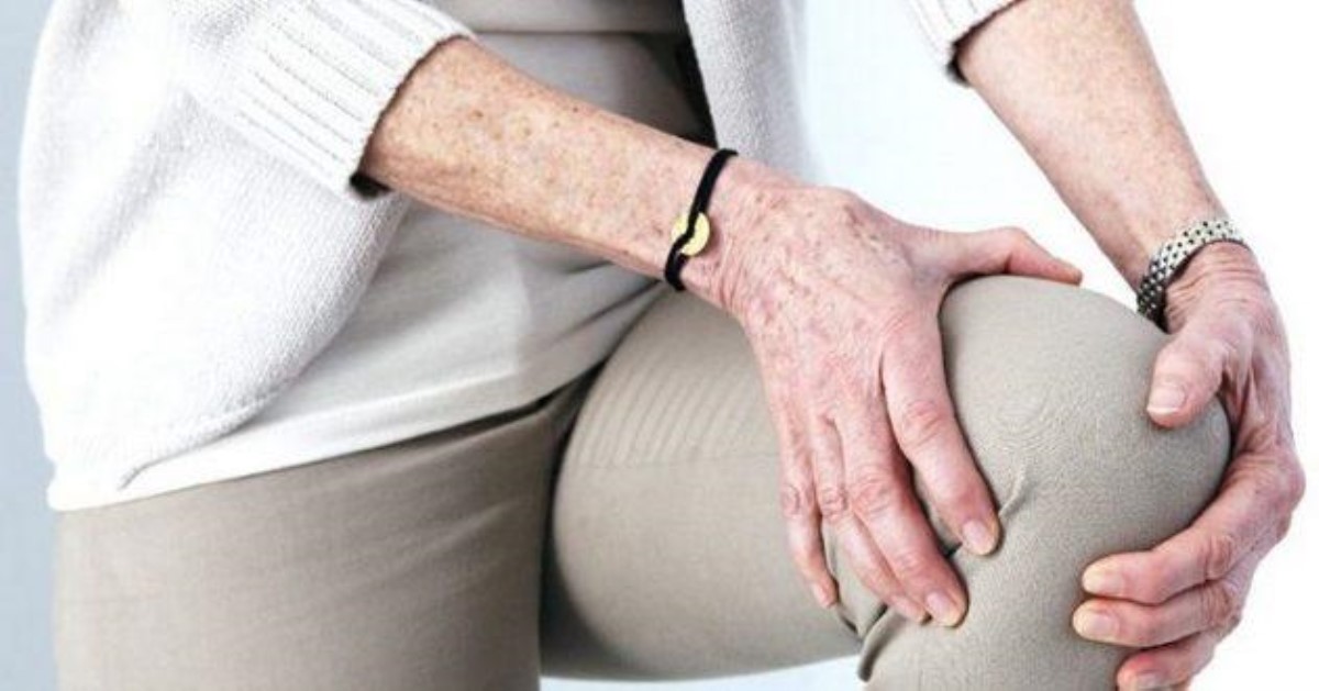 Боль в колене можно лечить можно без операций и примочек