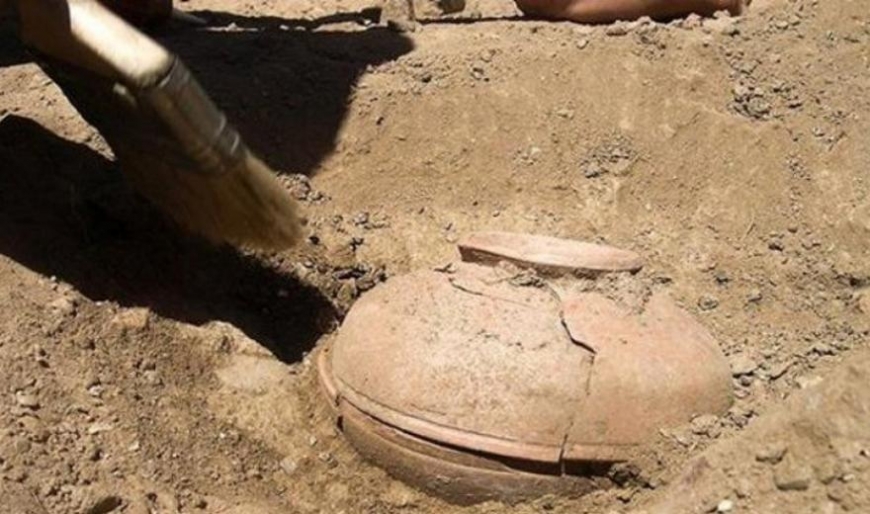 Археологи нашли в Китае древний сосуд с неизвестной жидкостью